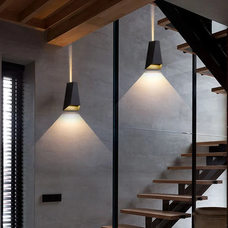 Applique murale noire couloir 