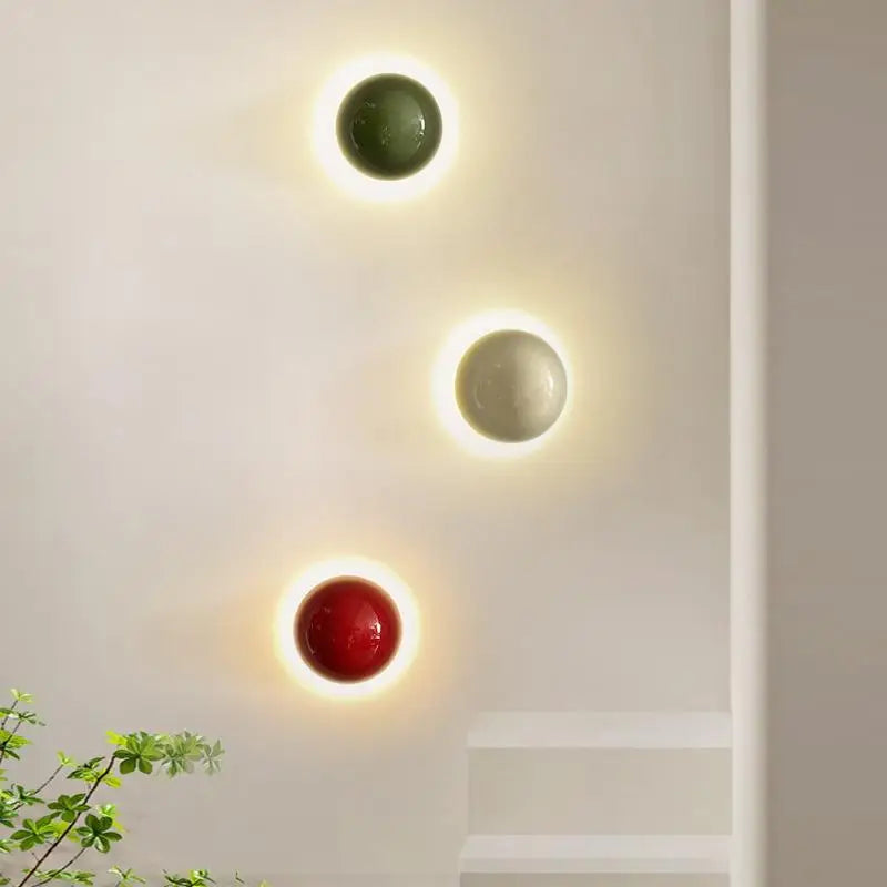 Applique murale ronde en rouge, verte, blanche