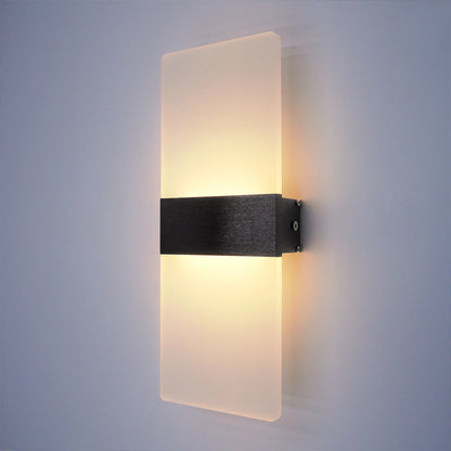 Lampe applique murale en noir allumée